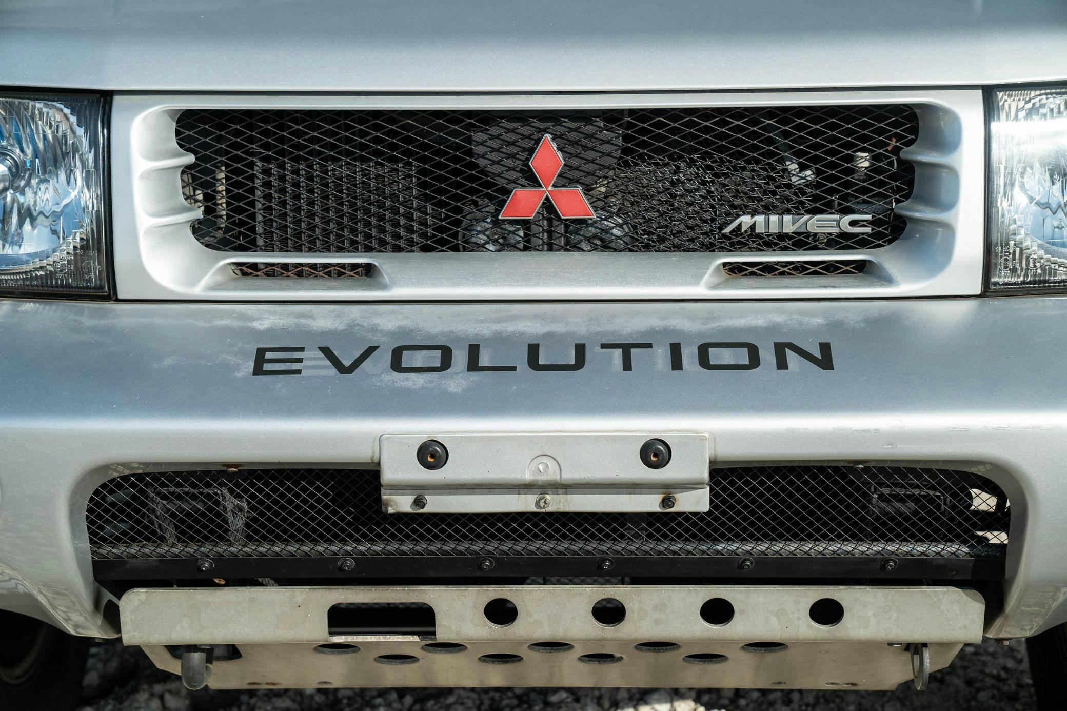1997 Mitsubishi Pajero Evolution exterior front end sticker detail