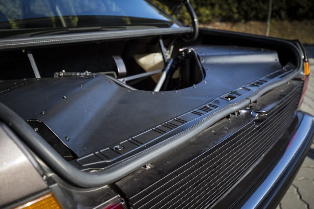BMW 750iL trunk