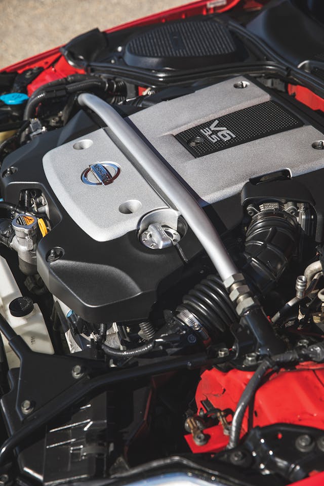 Nissan 350Z Nismo engine vertical