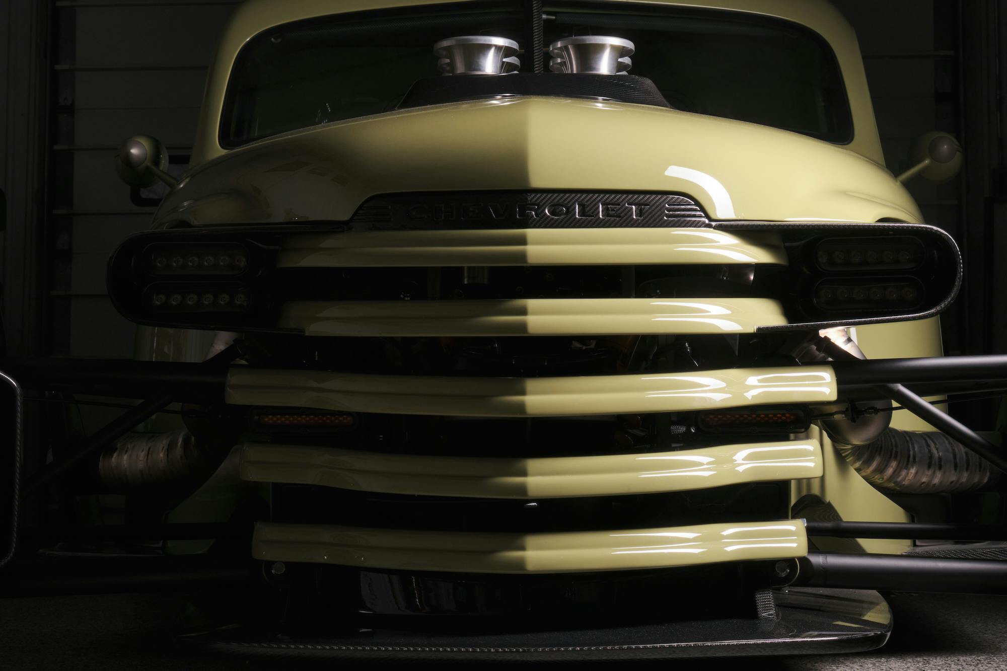 Enyo 1948 Chevy Super Truck front grille