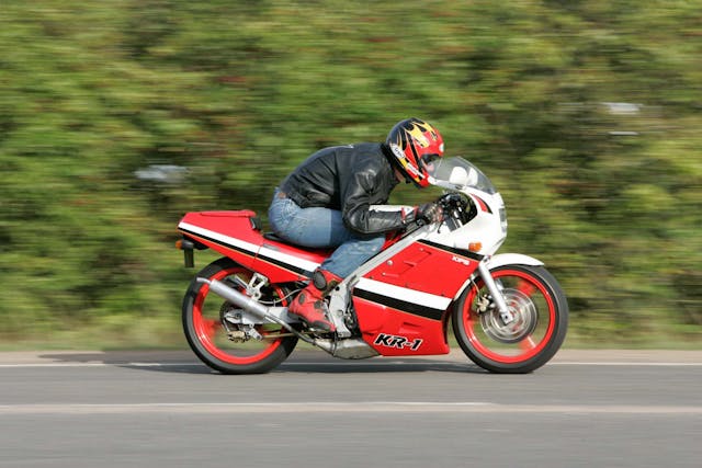 Kawasaki KR-1 riding action