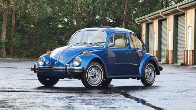1977 Volkswagen Beetle front three-quarter