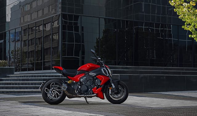 MY23_DUCATI_DIAVEL_V4 _208__UC450520_Mid