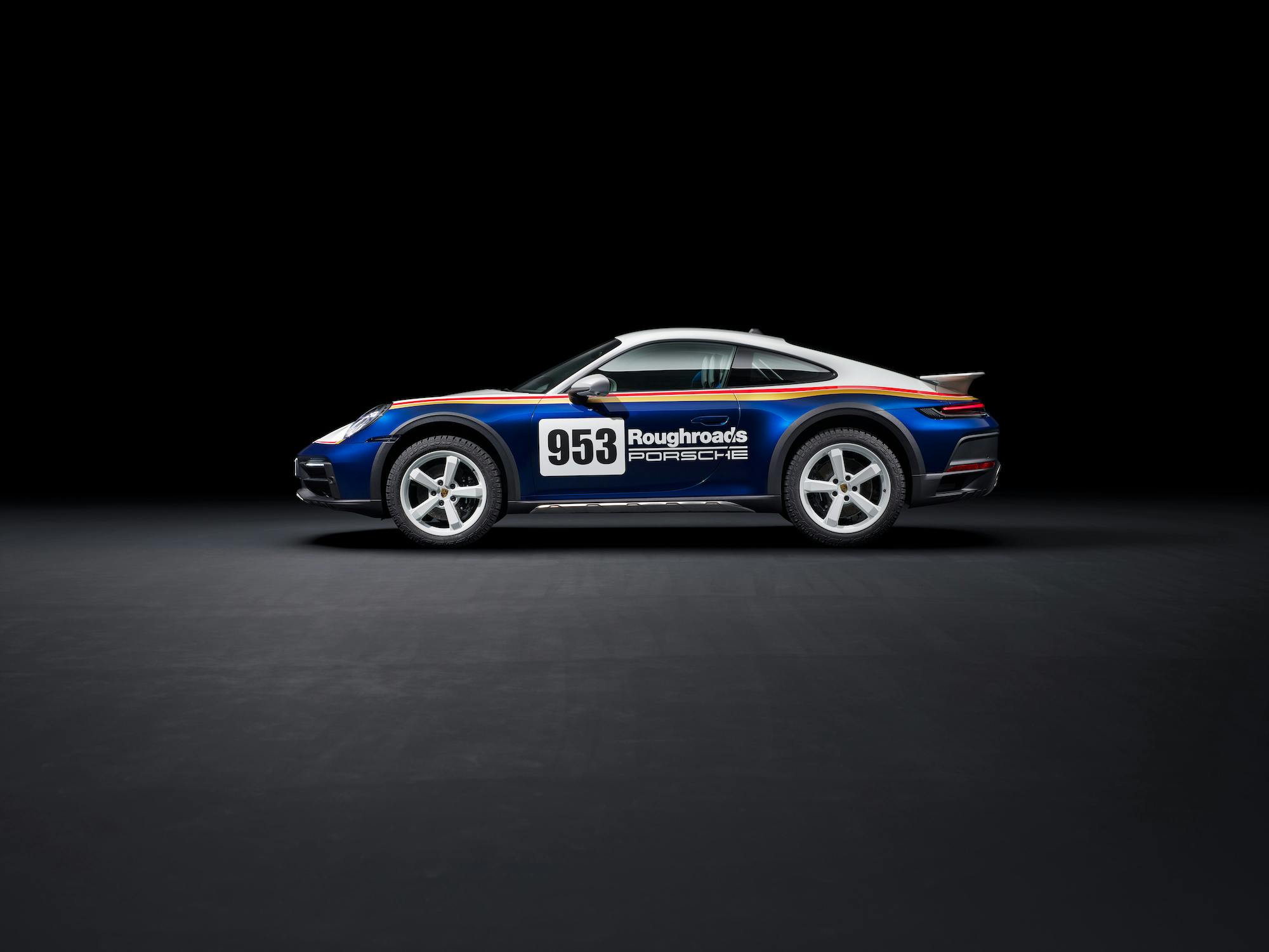 Porsche 911 Dakar studio side profile