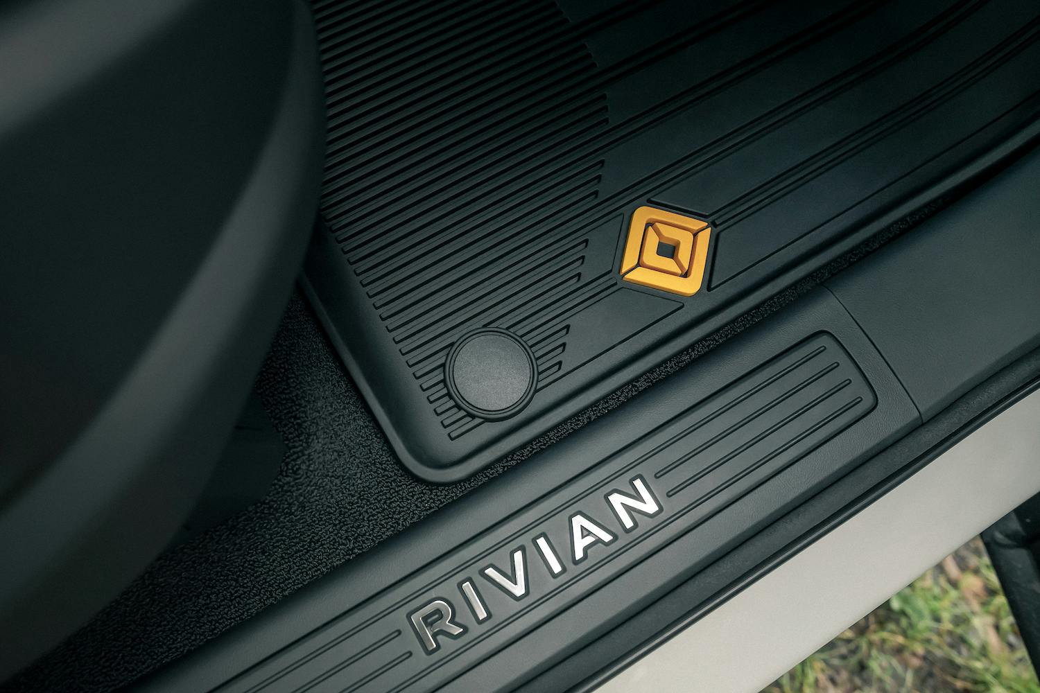 Rivian R1S interior sill and mat