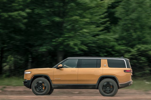 Rivian R1S side action pan