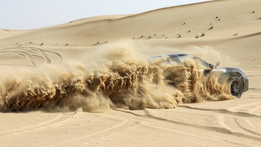 Porsche 911 Dakar desert