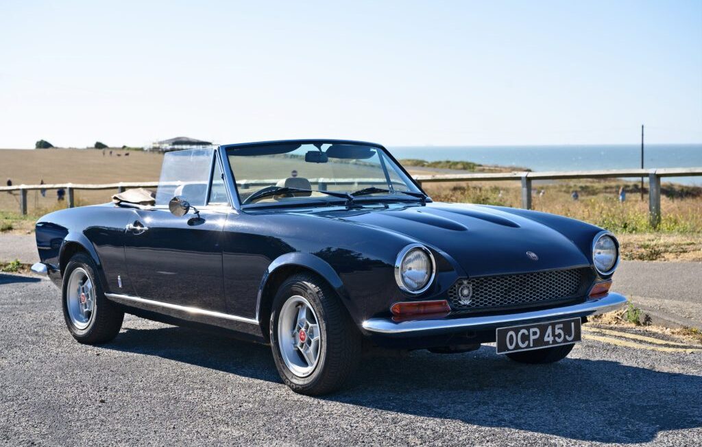 Icon vs. Underdog: Alfa Romeo Spider vs. Fiat 124 Sport Spider ...