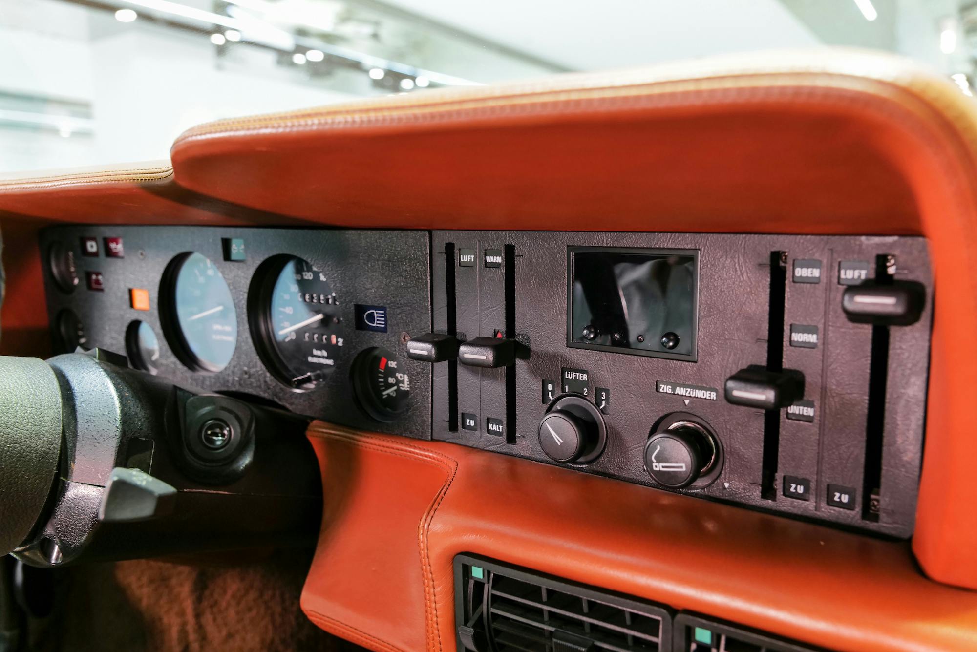 1980 BMW M1 interior dash