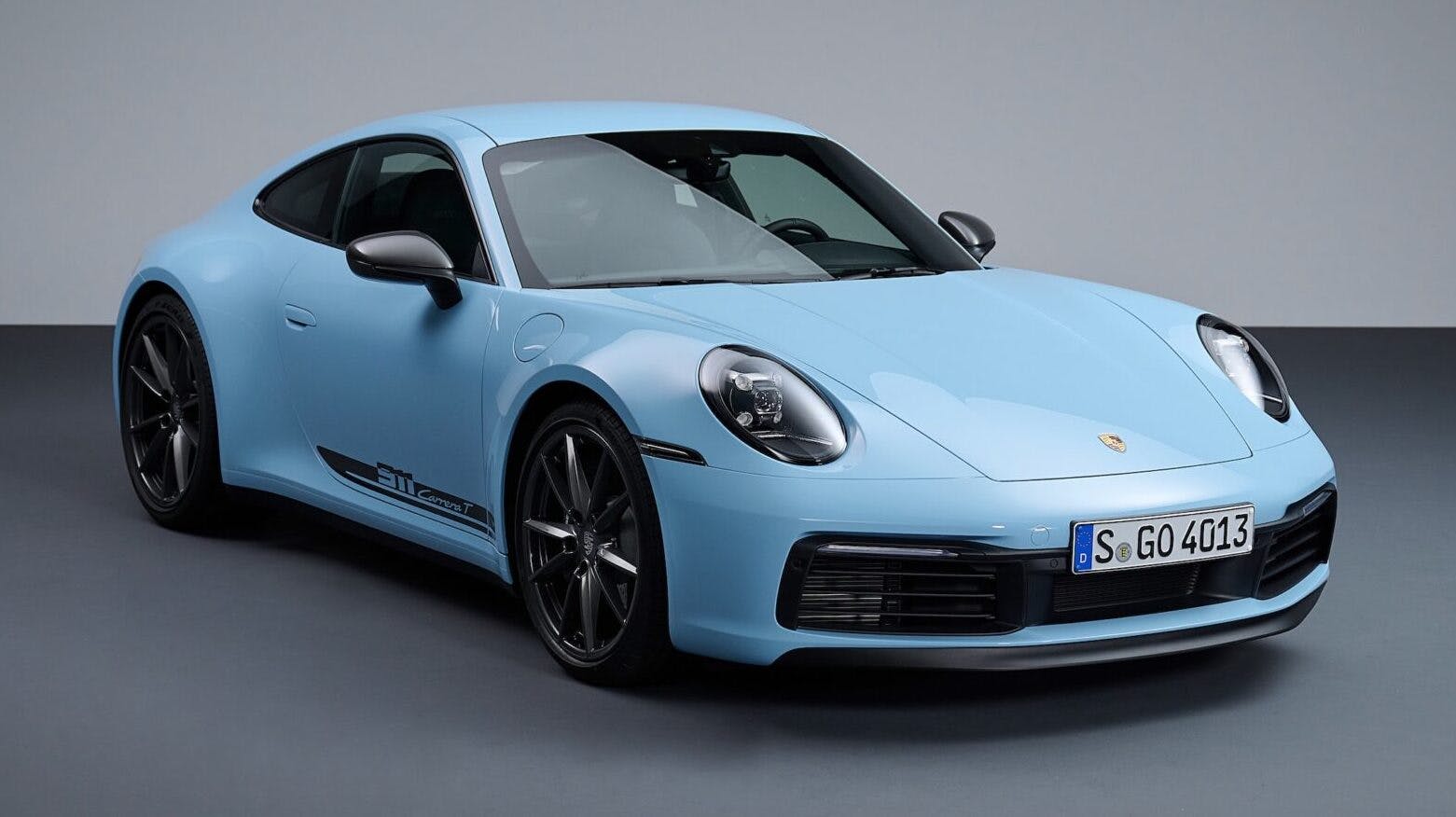 2023 Porsche 911 Carrera T blue front three quarter