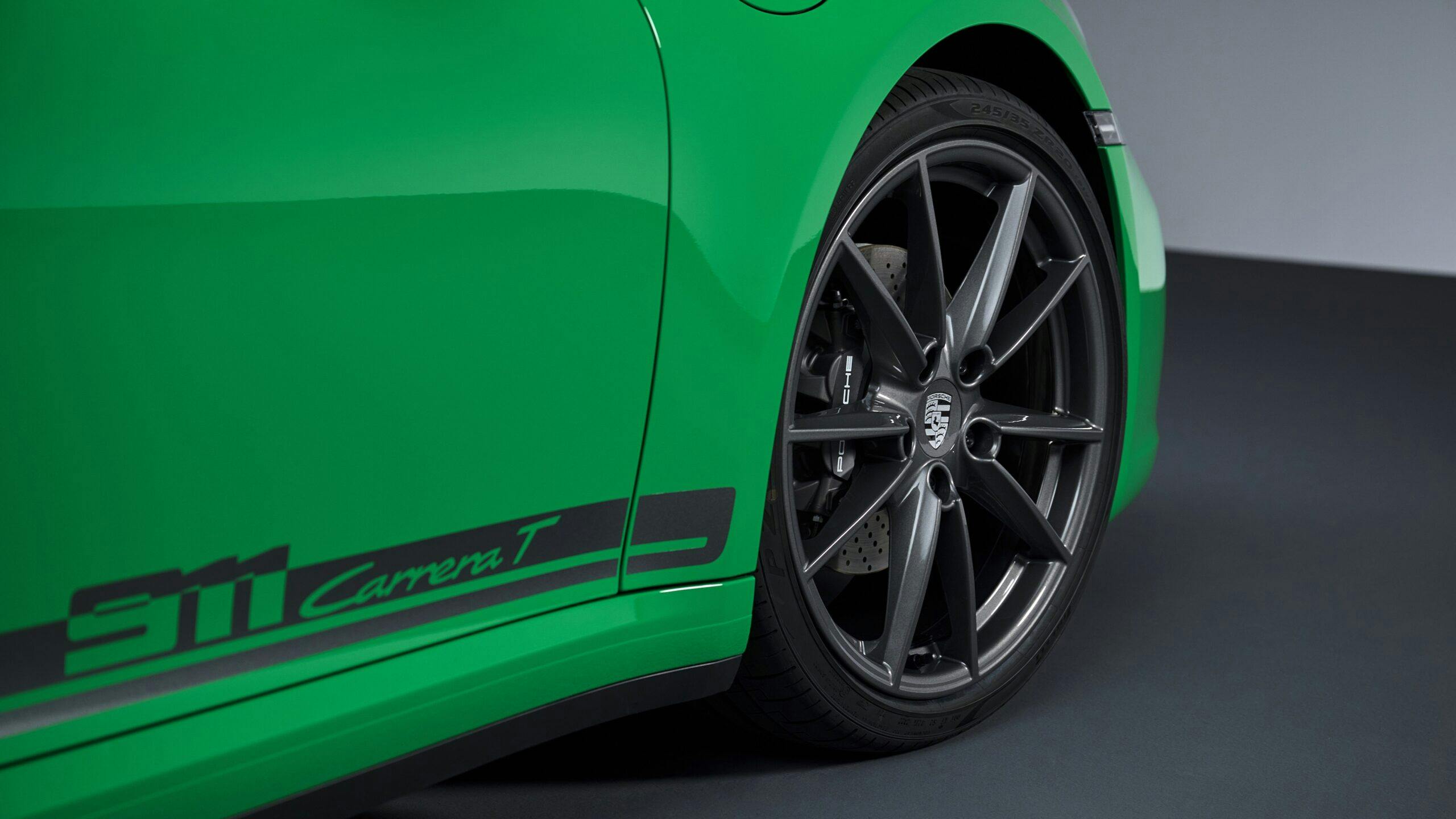 2023 Porsche 911 Carrera T green wheel tire
