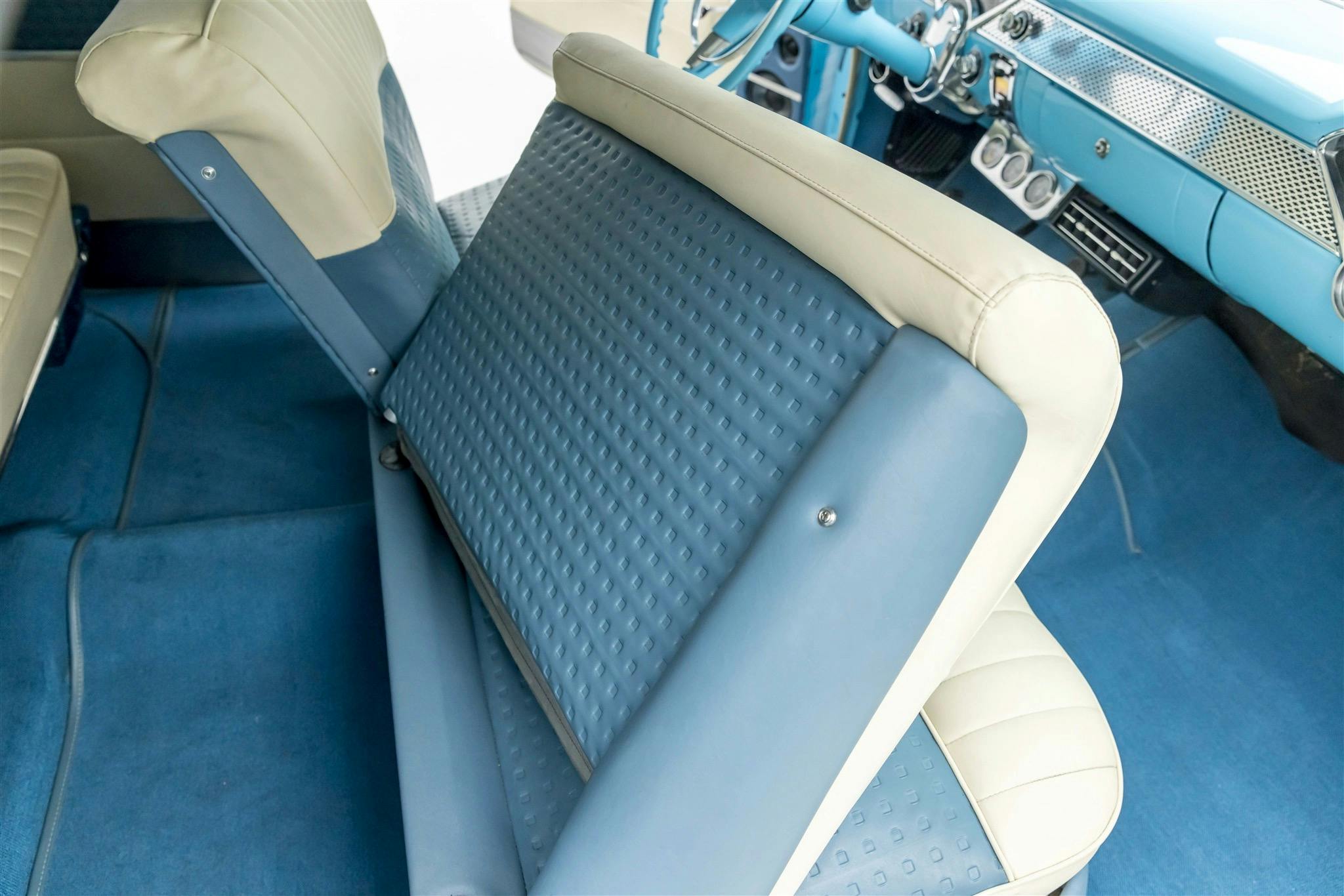 Bruce Willis 1955 Chevrolet Bel Air Nomad interior seatbacks