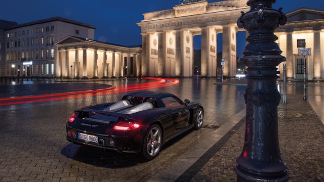 Carrera GT Porsche V-10 analog supercar