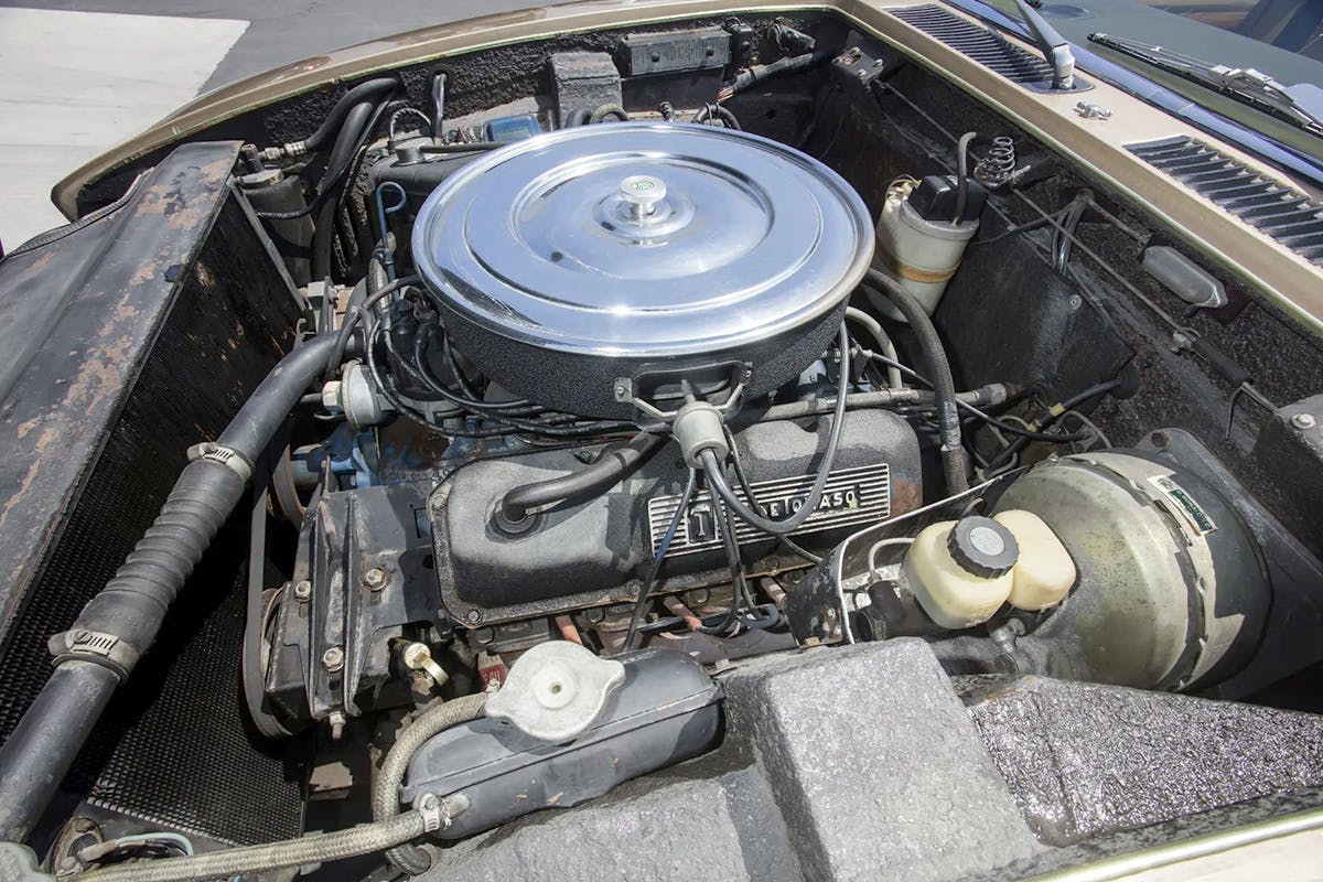 1973 De Tomaso Deauville engine