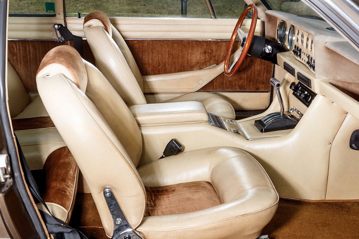 De Tomaso Longchamp interior seats
