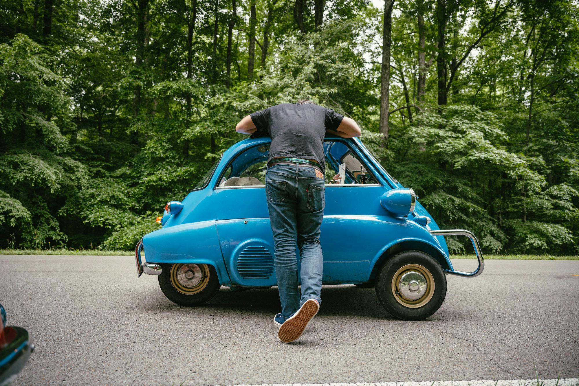 BMW Isetta side adult to car size perspective