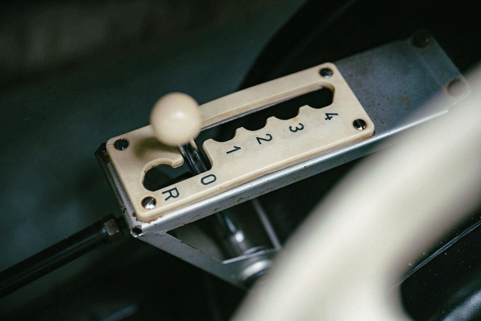 Microcar gear lever drive selector