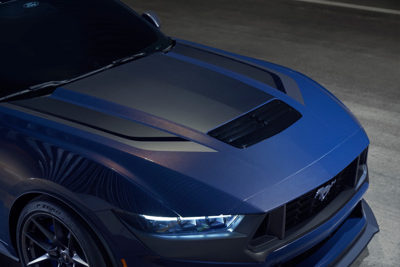    Mustang Dark Horse 03 