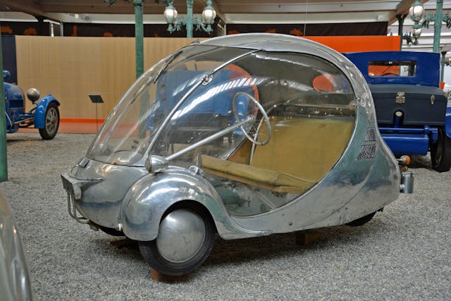 Arzens egg car side