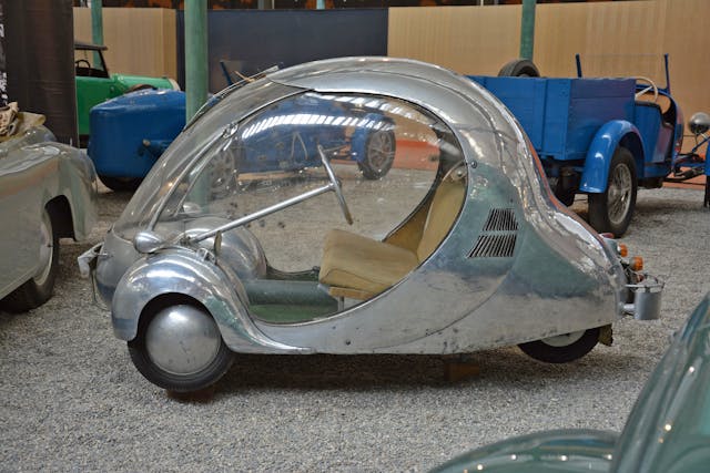 Arzens egg car side