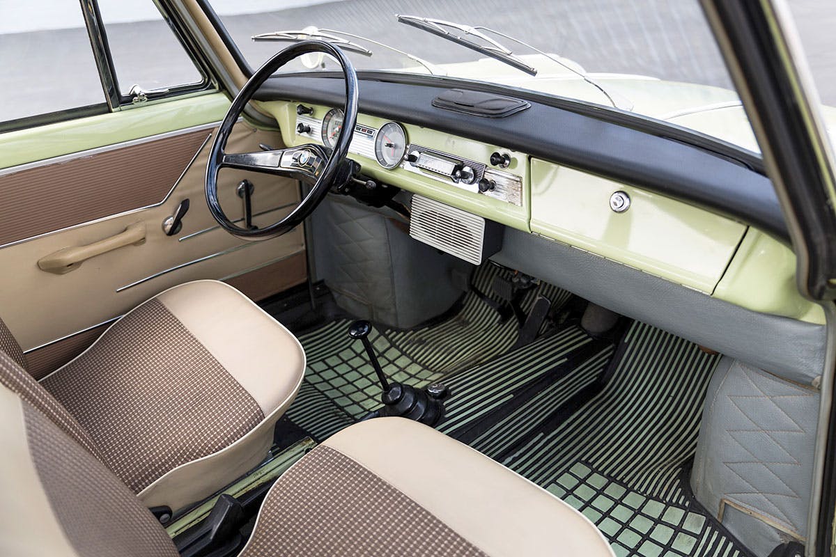 1964 BMW 700 Luxus LS interior front dash