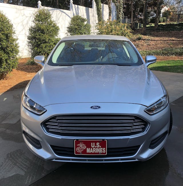 2016 Ford Fusion SE front