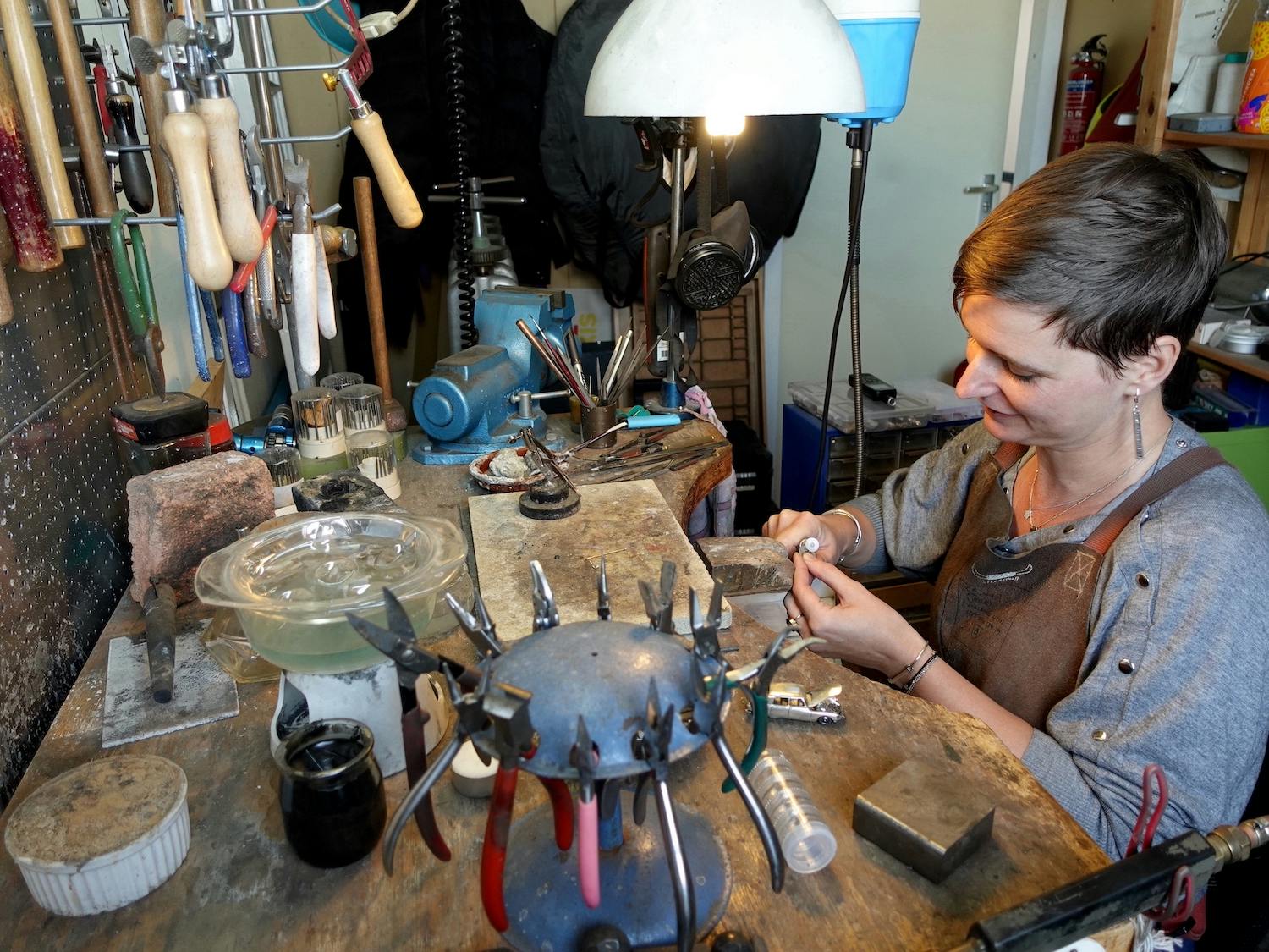 Car Jewelry Artist Wendy Roelofs working