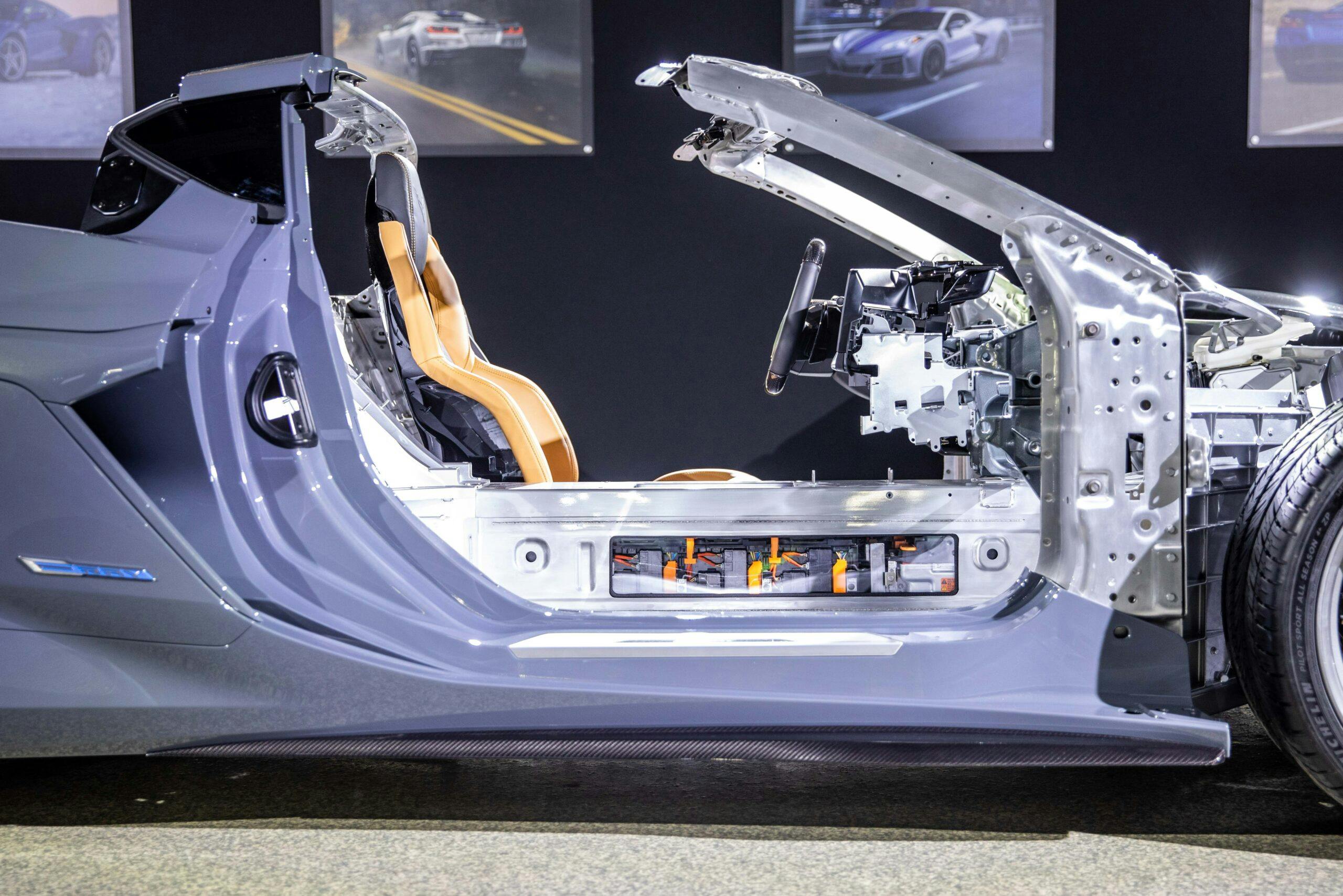 New Corvette E-Ray hybrid model side profile