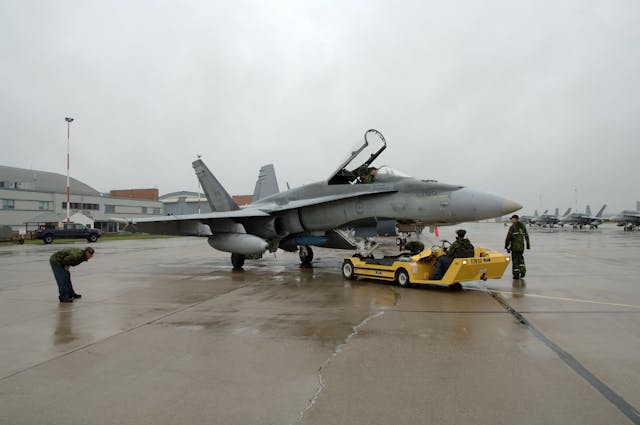 Fighter Jet Taxi Tow