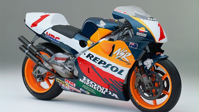 HONDA NSR 500 Motorcycle front three quarter