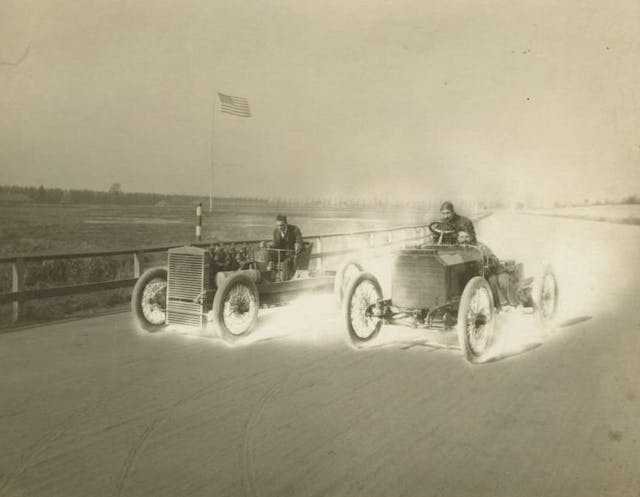 Henry Ford 999 vs Harkness race cars 1903