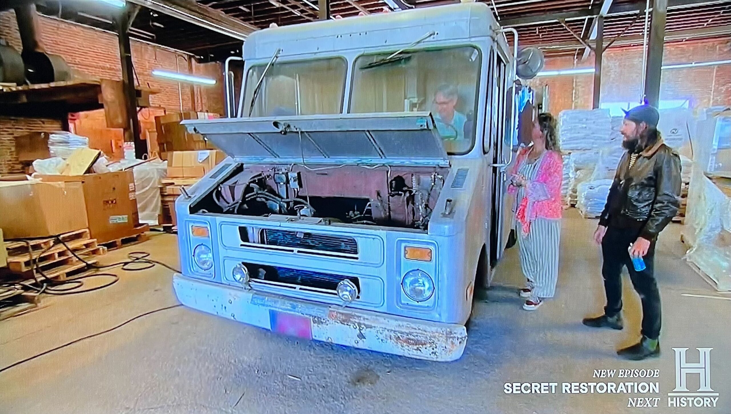 American Pickers helps rocker Jack White get ’70s studio van back on