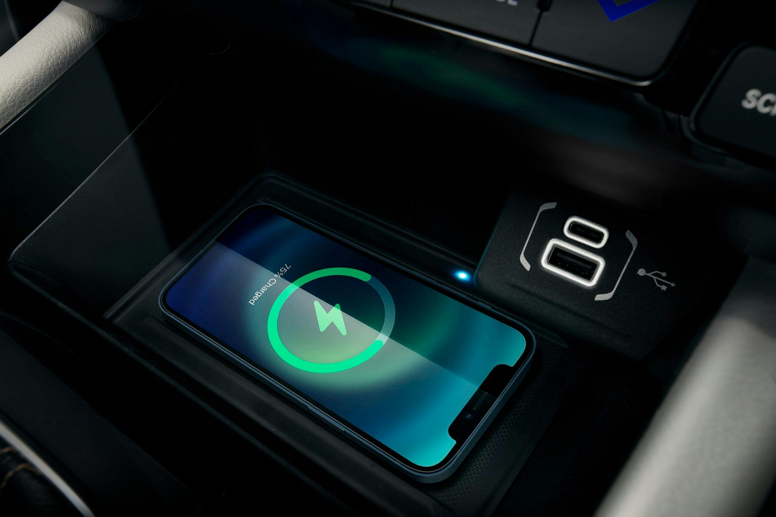 2023 Jeep Compass interior phone charging