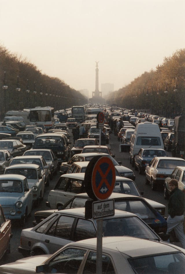 Berlin wall traffic jam november 11 1989