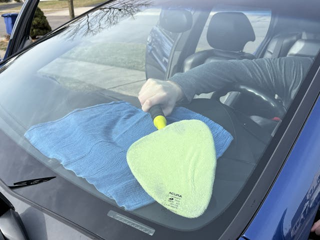 How To Clean Car Windows: Streak-Free Results!