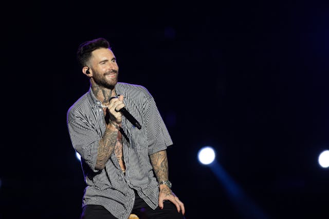 Maroon 5 Performance adam levine 2022 tel aviv