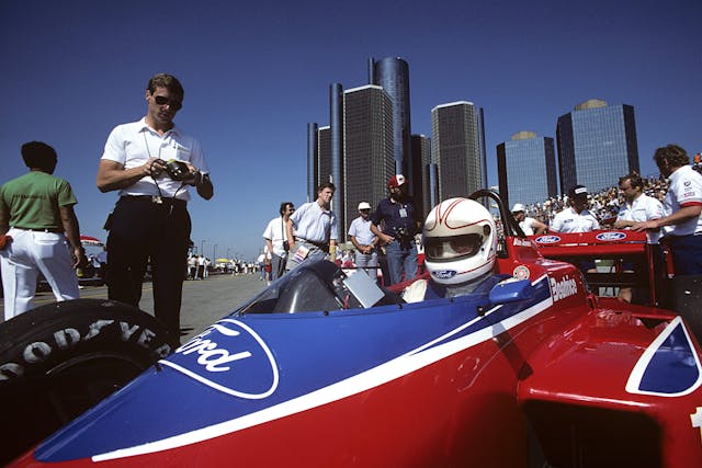Alan Jones in the Lola-Ford THL2 during the 1986 Grand Prix of Detroit