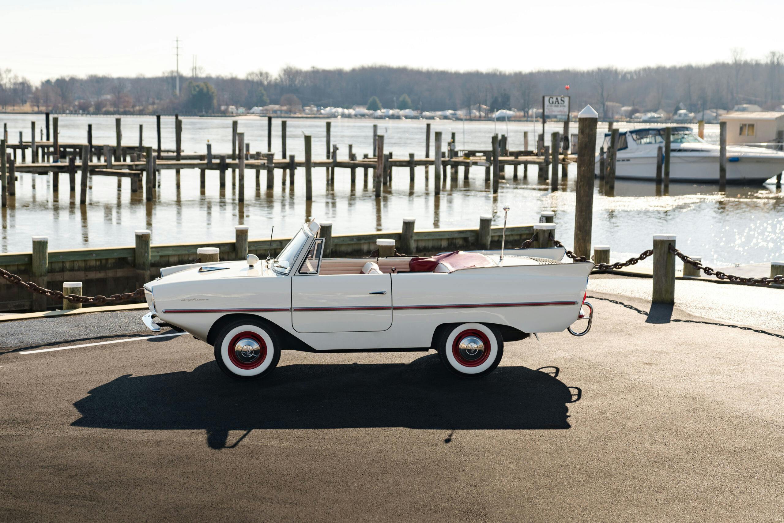 1961 Amphicar 770 side