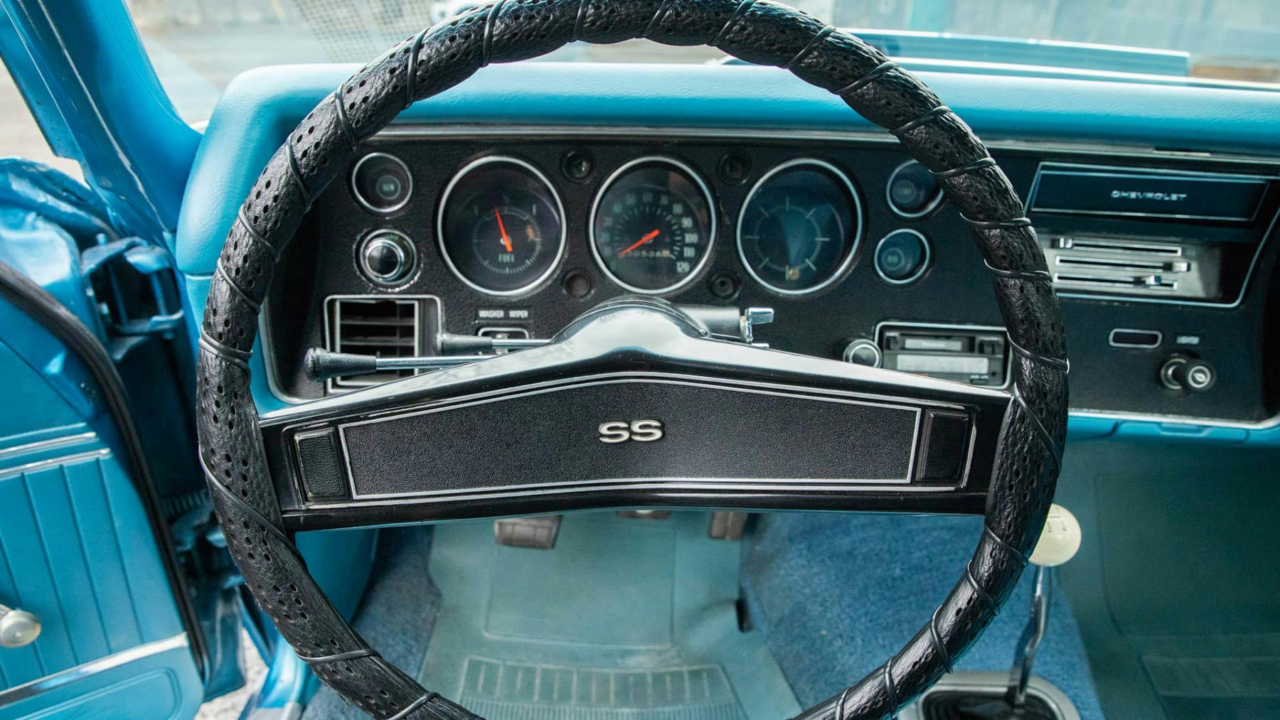 1970 Chevrolet El Camino SS 396 interior steering wheel