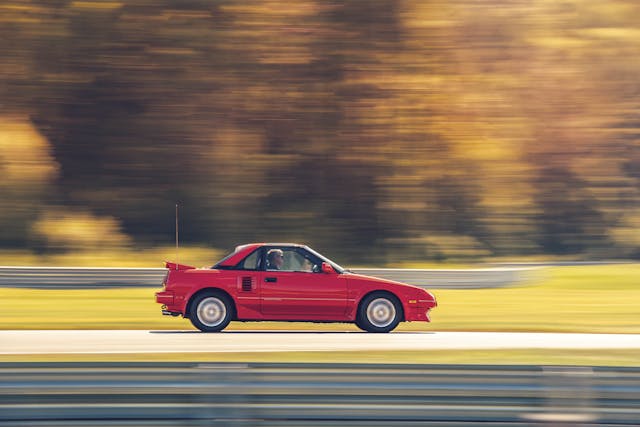 1989 Toyota MR2 driving action pan