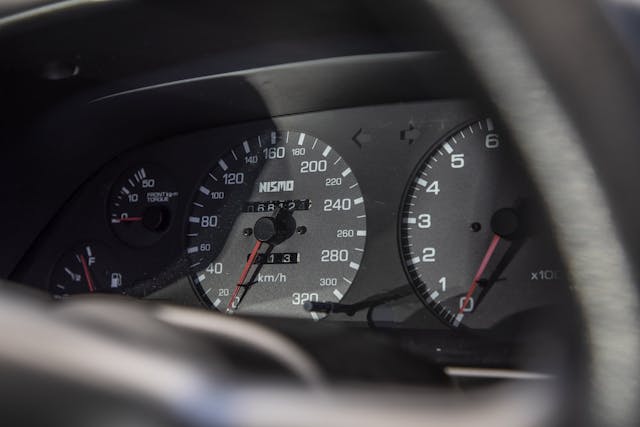 Nissan Skyline R32 GT-R interior dash gauges