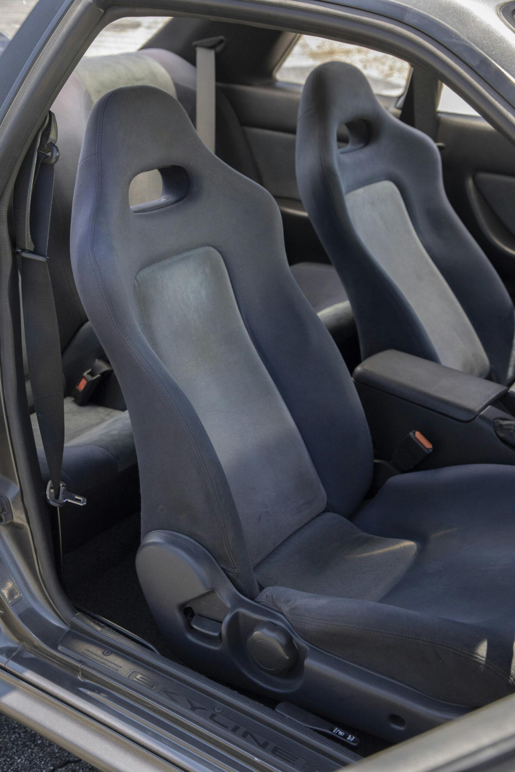 Nissan Skyline R32 GT-R interior front seats