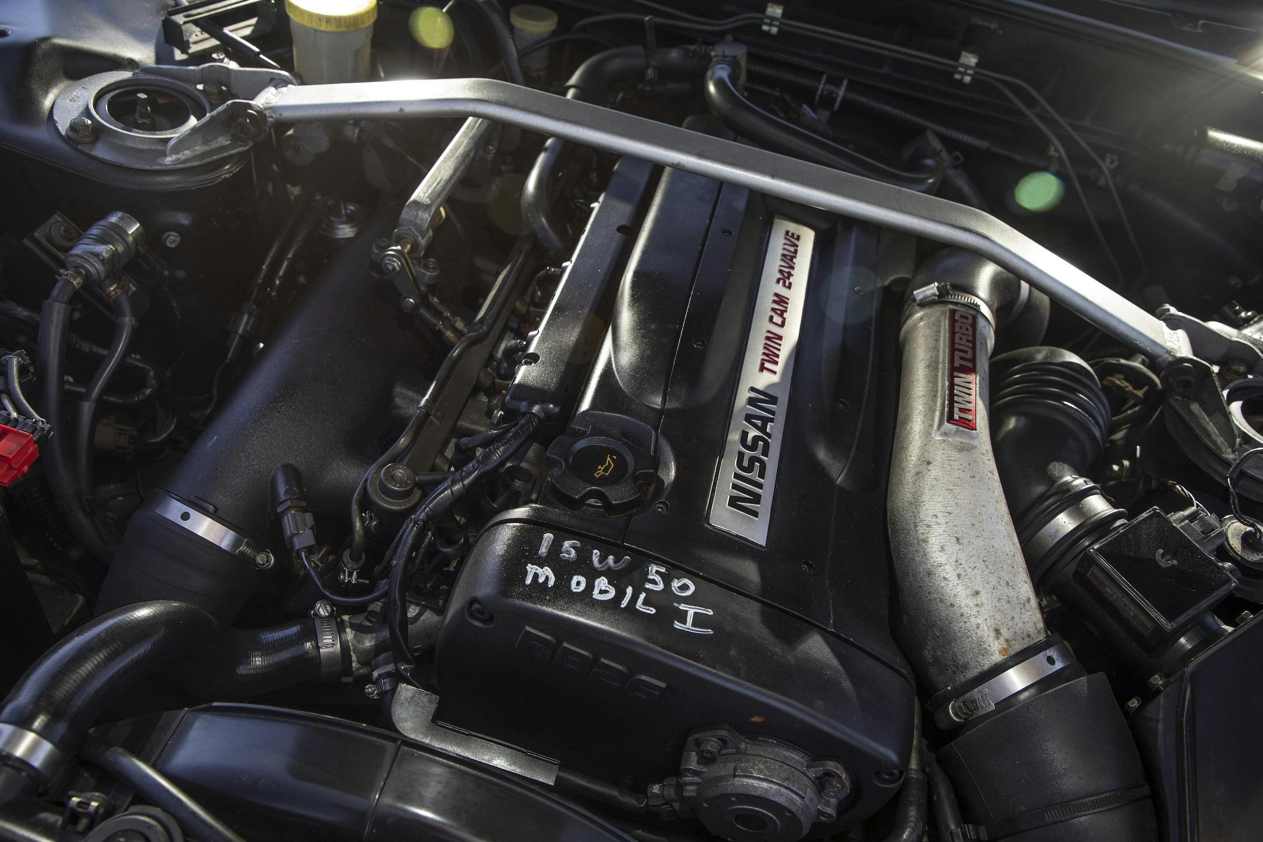 Nissan Skyline R32 GT-R engine detail
