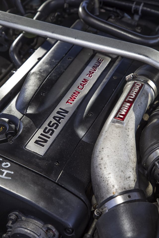 Nissan Skyline R32 GT-R engine detail