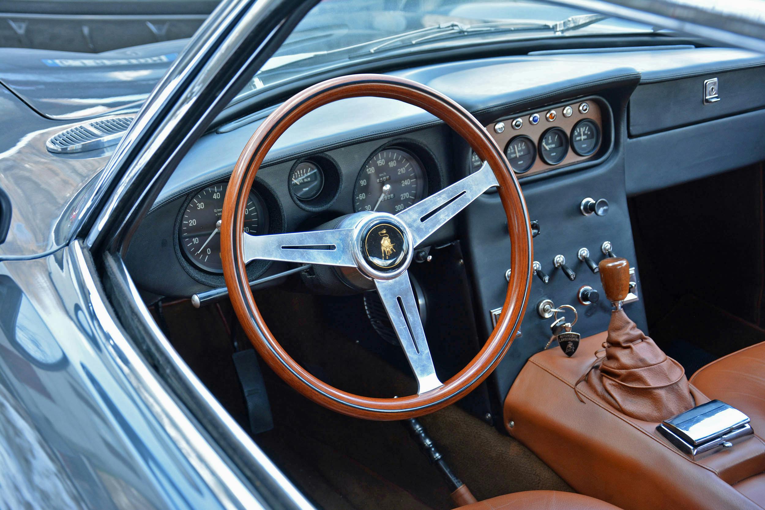 Lamborghini 400 GT interior steering wheel