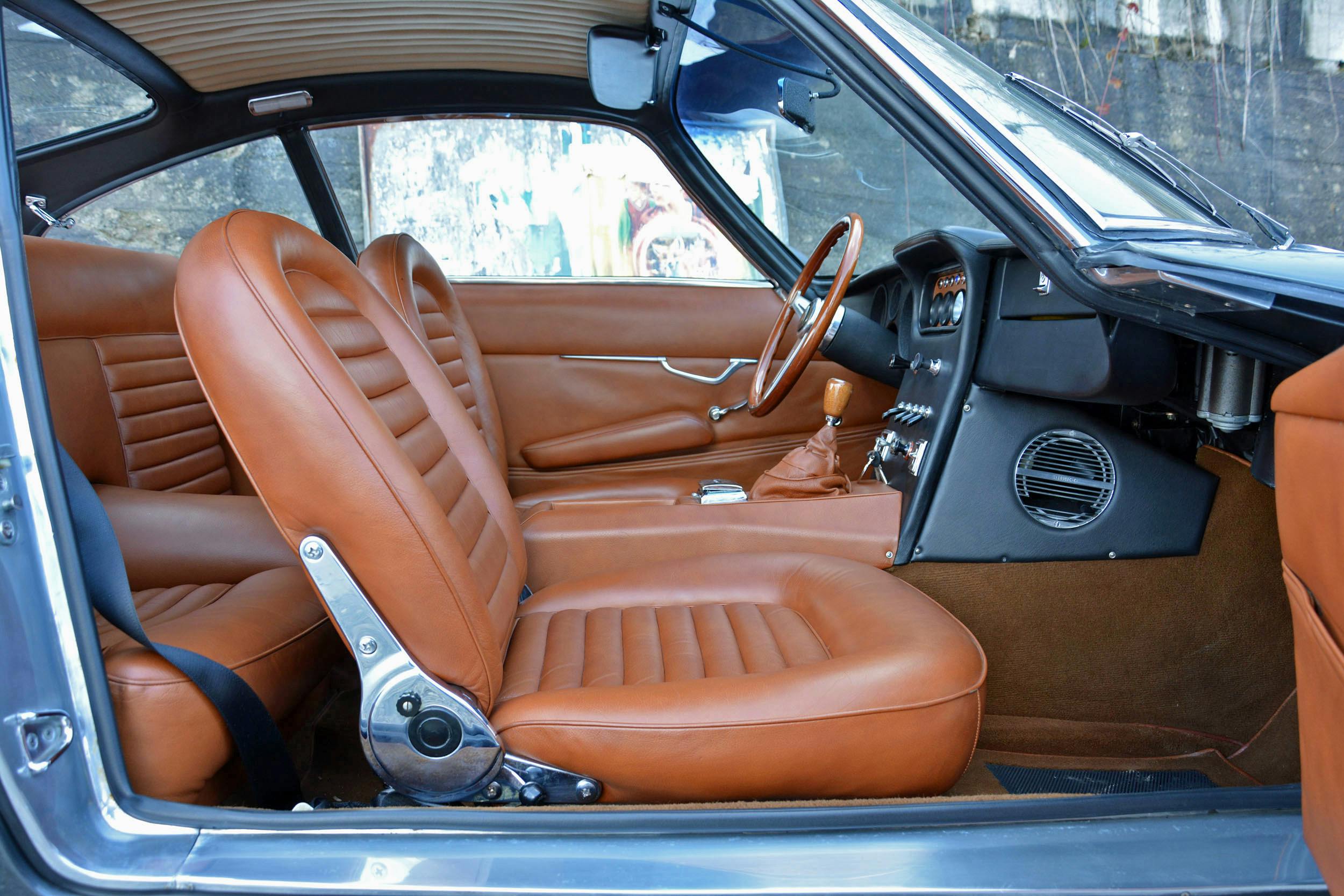 Lamborghini 400 GT interior side view