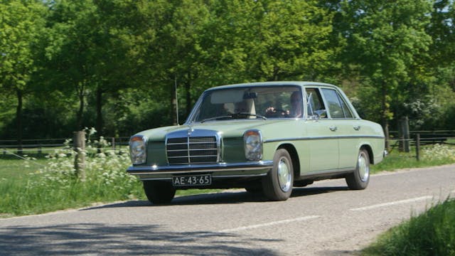 1972 MB 220 driving action