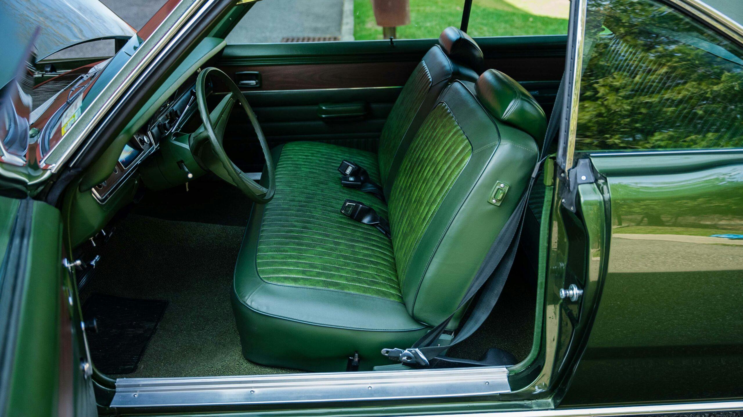 1973 Plymouth Scamp front seats side