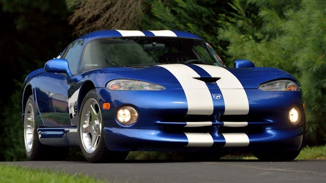 1996 Dodge Viper front