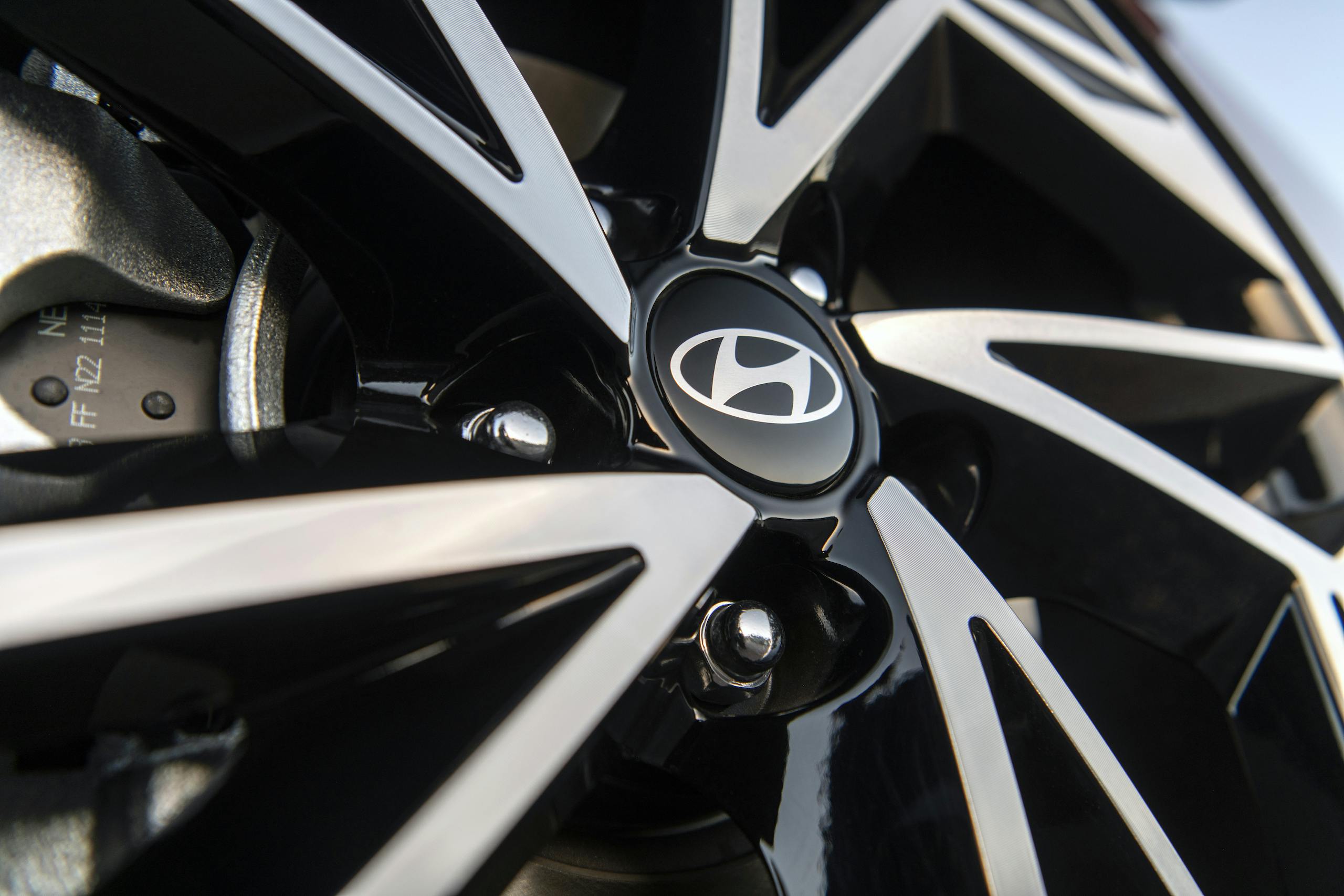 2023 Hyundai Ioniq 6 Limited wheel hub detail closeup